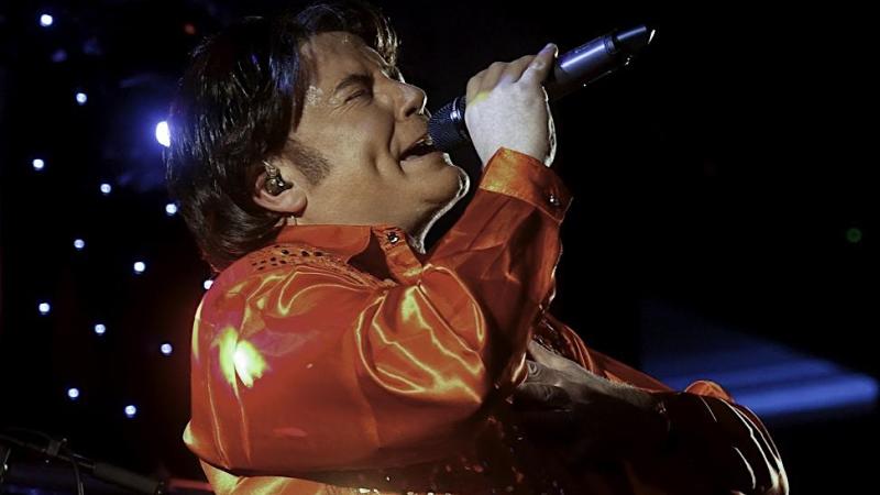 The Neil Diamond Experience: Forever in Blue Jeans